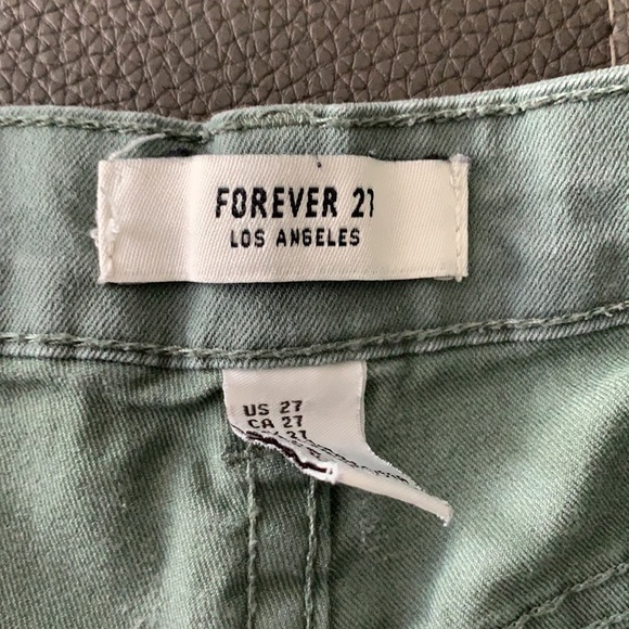 Green shorts forever 21 - Picture 2 of 2